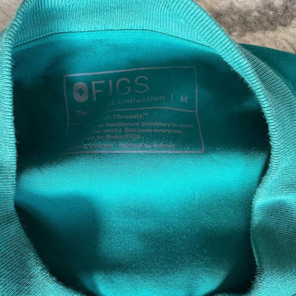 Figs hunter green bellery scrub Jacket - Picture 4 of 6